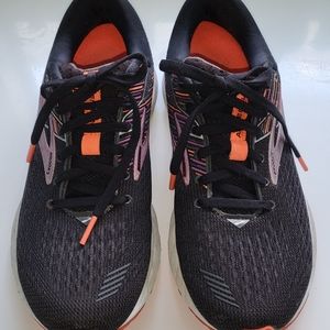 Brooks sz 8 Adrenaline